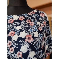 Tunika kimono z okrągłym dekoltem i wzorem w drobne kwiatuszki